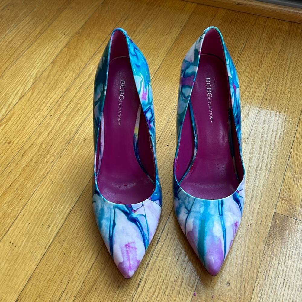 BCBG Size9 patent multi color pumps